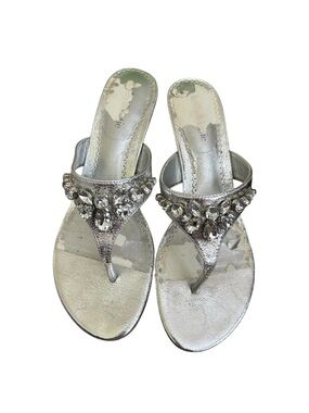 Kelly & Katie Silver Jeweled Size 9.5 Thong Sandals